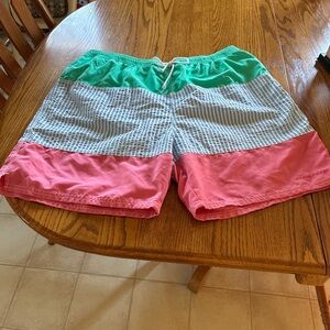 Vineyard Vines Women's Pink and Green Athletic Shorts